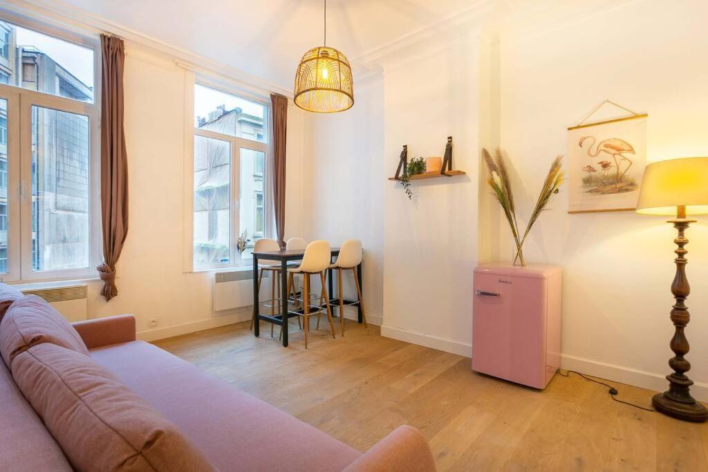 Pink Fairytale-Like Apartment Antwerp Exterior photo
